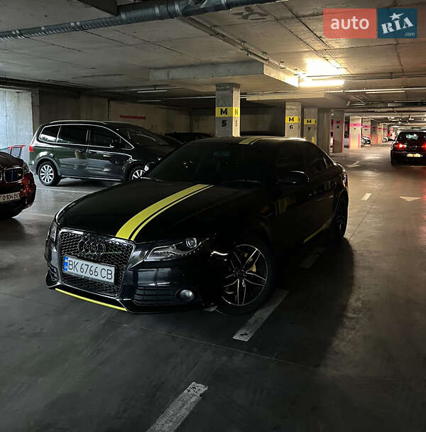Седан Audi A4 2011 в Львові