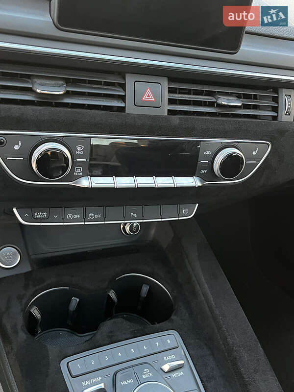 Седан Audi A4 2016 в Киеве