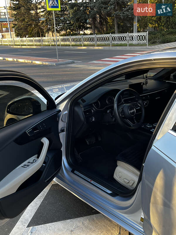 Седан Audi A4 2016 в Киеве