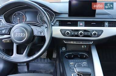 Седан Audi A4 2018 в 