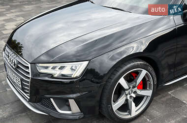 Седан Audi A4 2016 в 