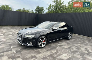 Седан Audi A4 2016 в 