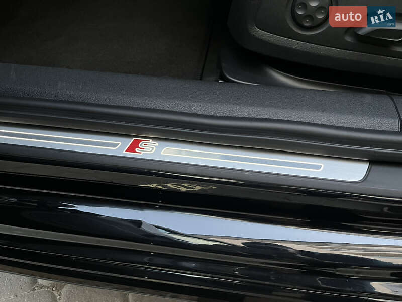 Седан Audi A4 2023 в Львові