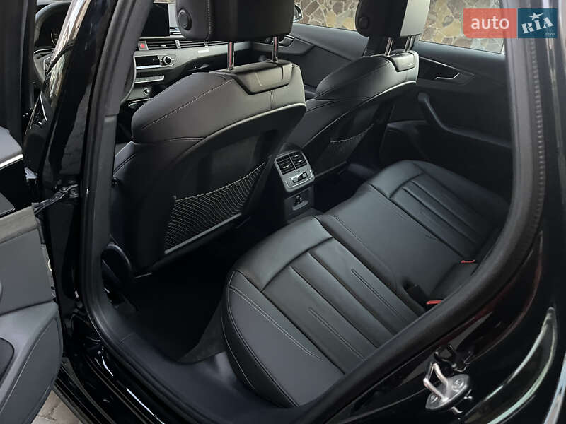 Седан Audi A4 2023 в Львові