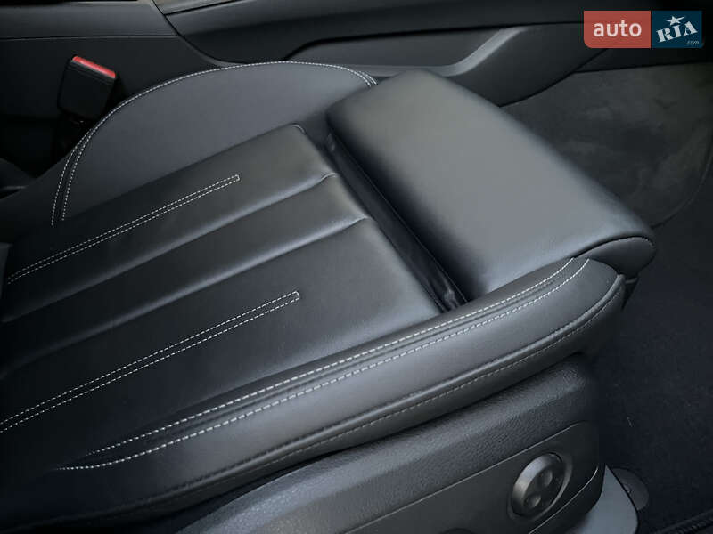 Седан Audi A4 2023 в Львові