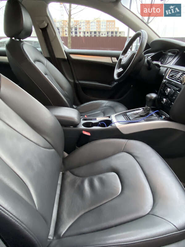 Седан Audi A4 2013 в Києві