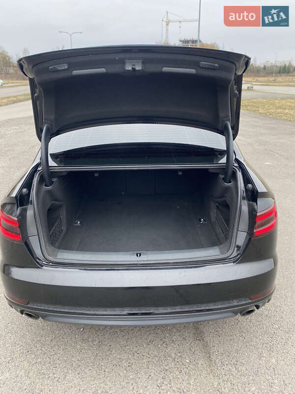 Седан Audi A4 2016 в Львове