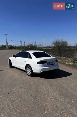Седан Audi A4 2014 в 