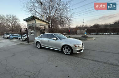 Седан Audi A4 2015 в 