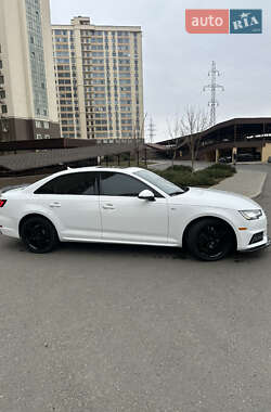 Седан Audi A4 2018 в 