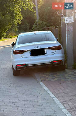 Седан Audi A4 2022 в 
