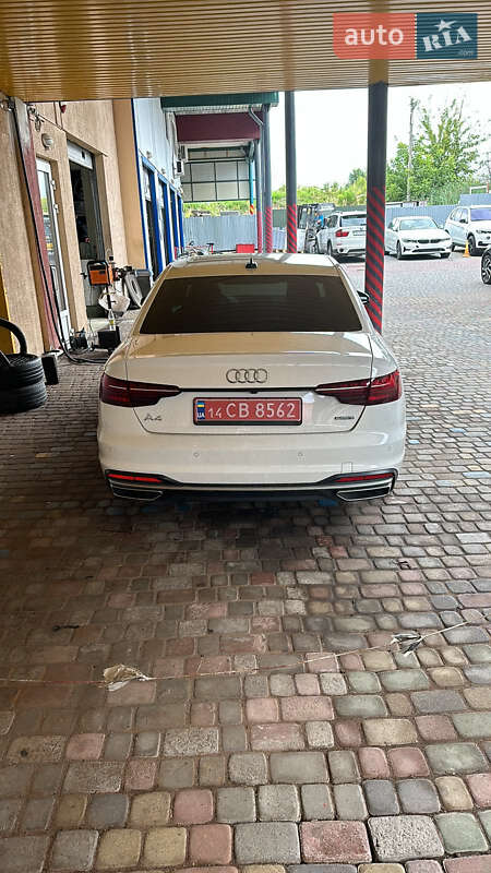 Седан Audi A4 2022 в Львове