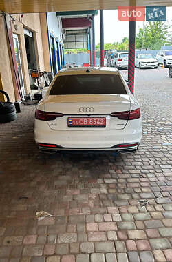 Седан Audi A4 2022 в 
