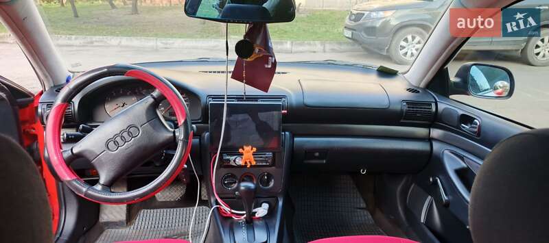 Седан Audi A4 1995 в Львове