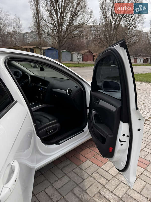 Седан Audi A4 2012 в Запорожье