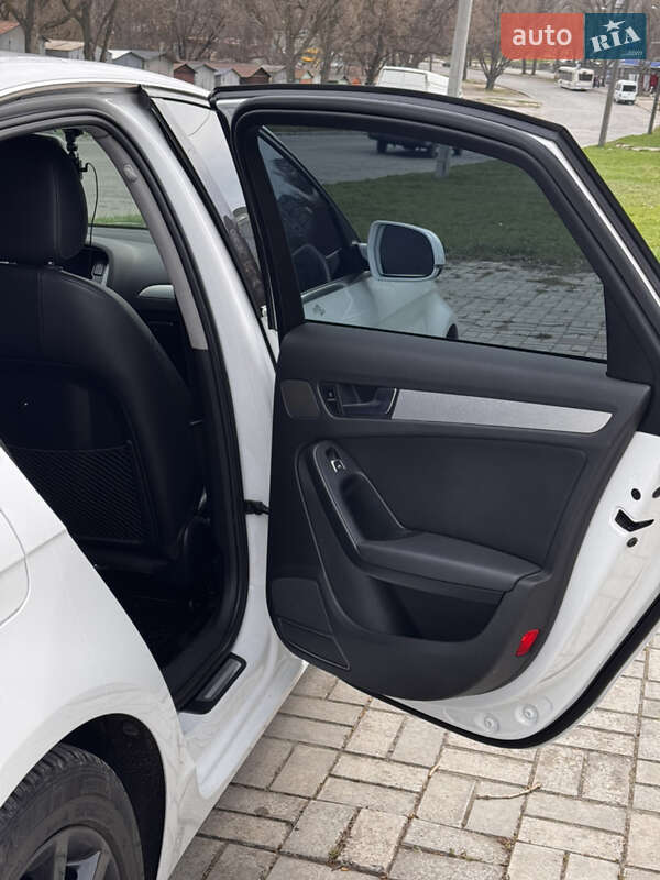 Седан Audi A4 2012 в Запорожье