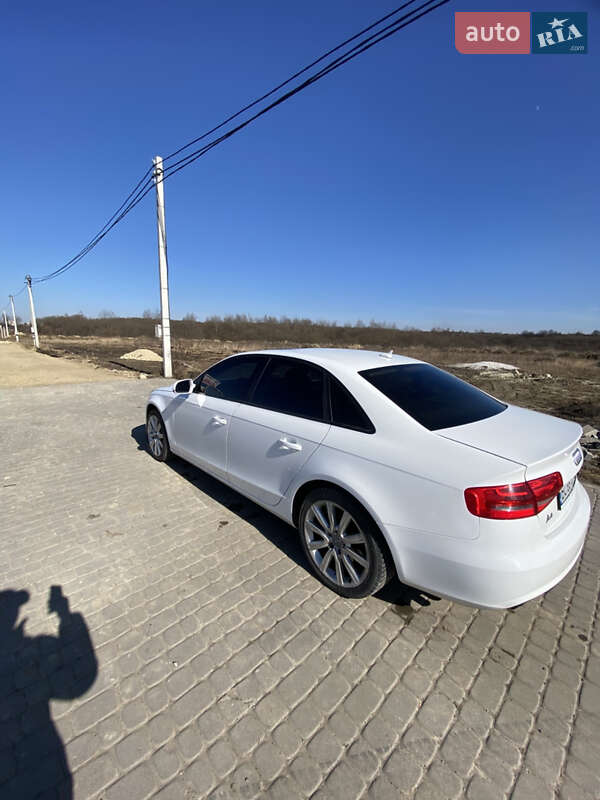 Седан Audi A4 2013 в Львове