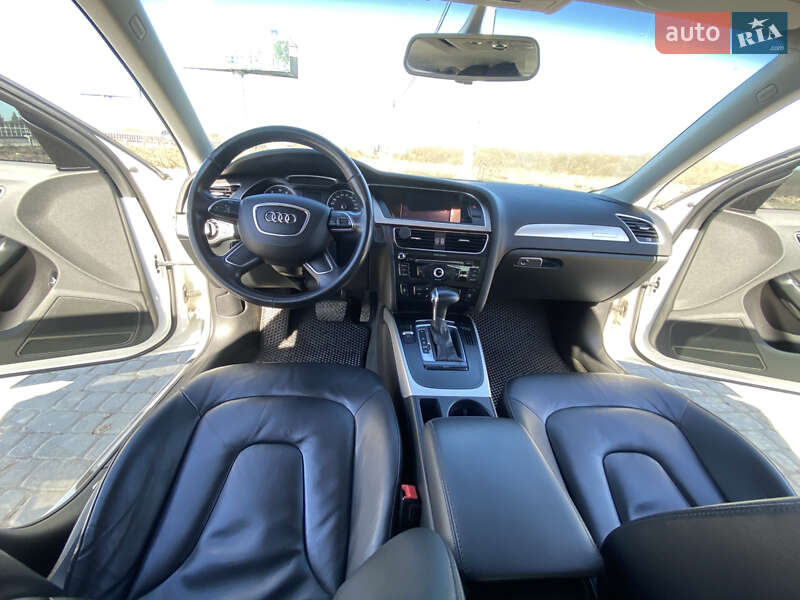 Седан Audi A4 2013 в Львове