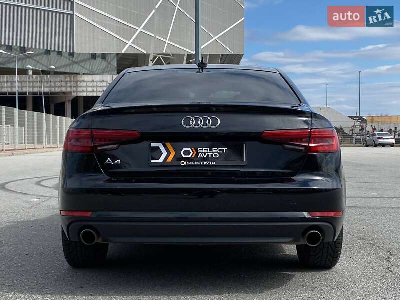 Седан Audi A4 2016 в Львове