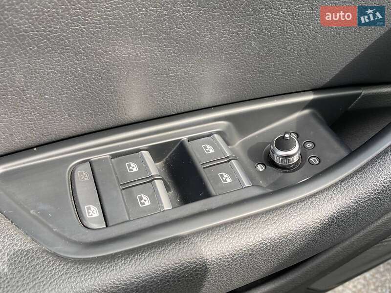 Седан Audi A4 2016 в Львове