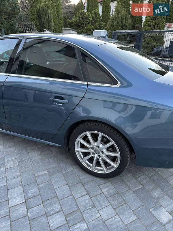 Седан Audi A4 2015 в Киеве