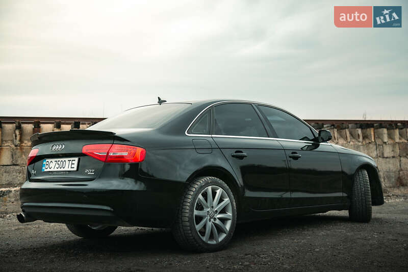 Седан Audi A4 2013 в Золочеве