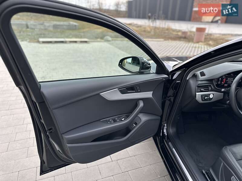 Седан Audi A4 2021 в Хмельницком