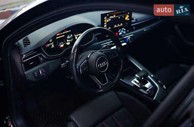 Седан Audi A4 2020 в 