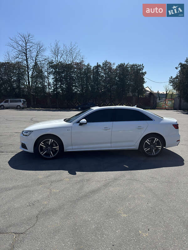 Седан Audi A4 2017 в Ужгороде