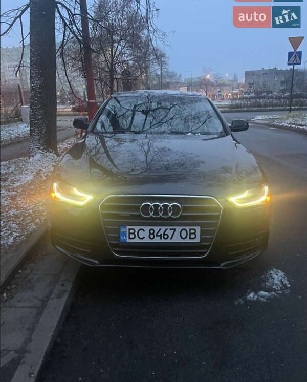 Седан Audi A4 2012 в Луцке
