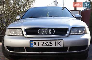 Седан Audi A4 1996 в Обухове