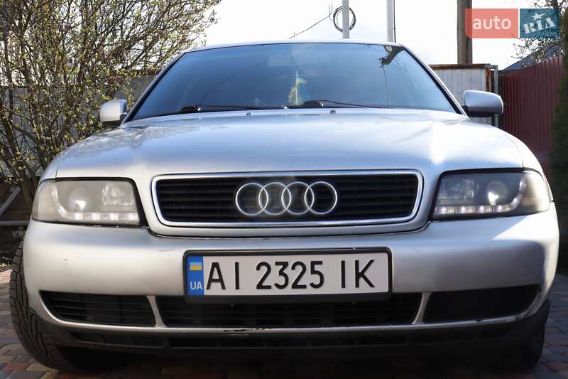 Седан Audi A4 1996 в Обухове