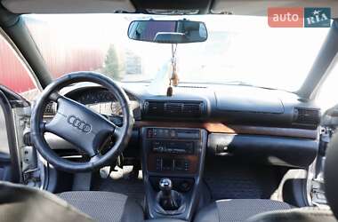 Седан Audi A4 1996 в Обухове