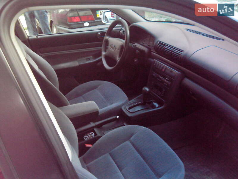 Седан Audi A4 1997 в Виннице