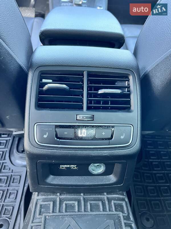 Седан Audi A4 2019 в Полтаві