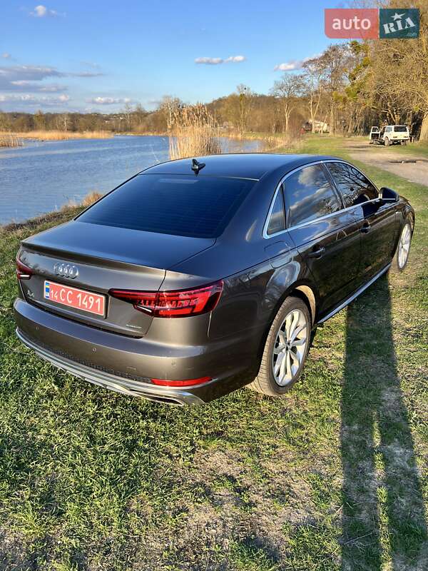 Седан Audi A4 2019 в Полтаві