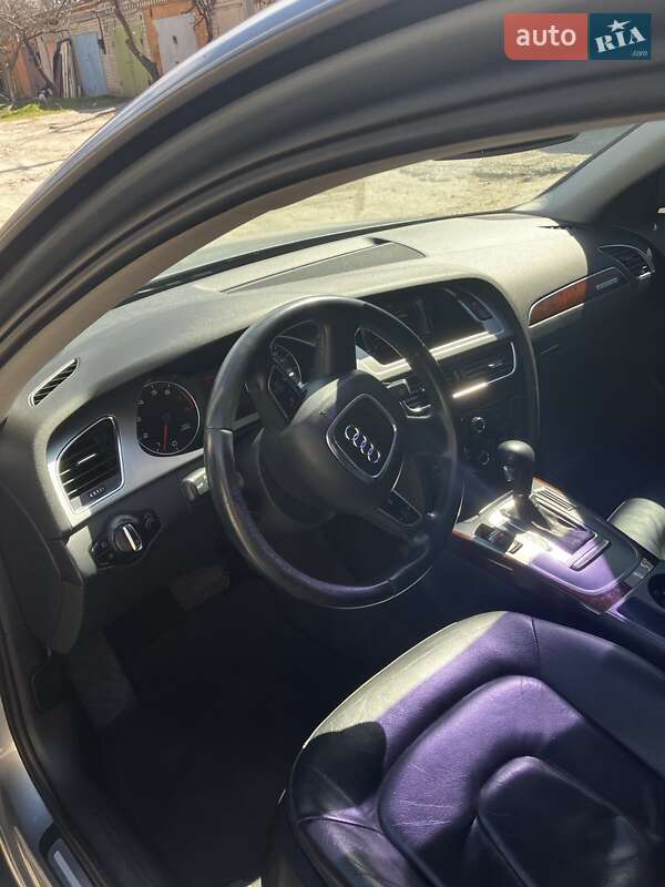 Седан Audi A4 2011 в Светловодске