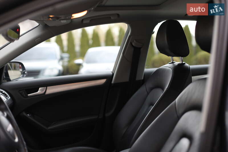 Седан Audi A4 2015 в Львове