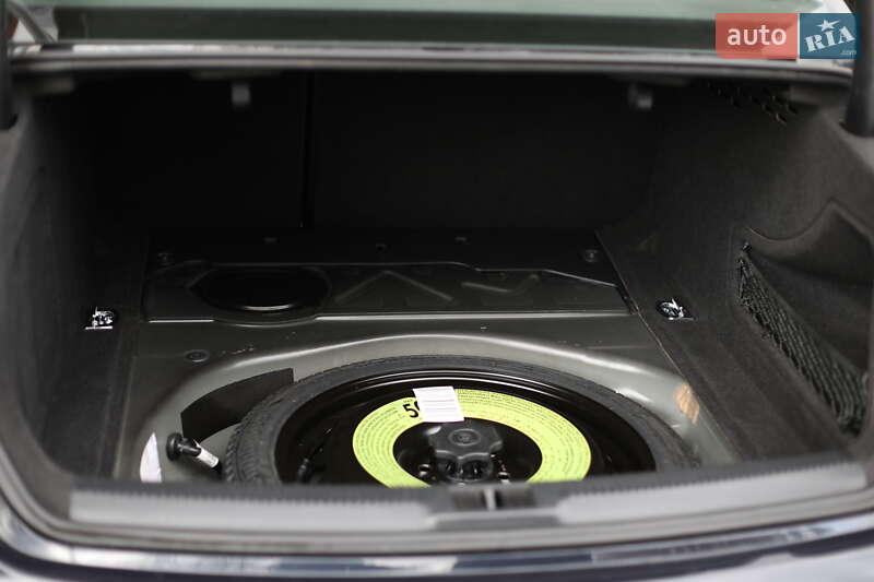 Седан Audi A4 2015 в Львове