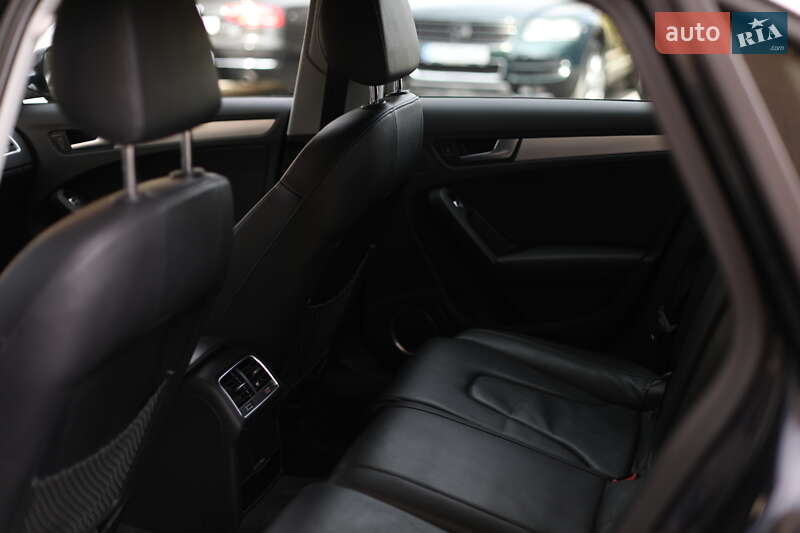 Седан Audi A4 2015 в Львове