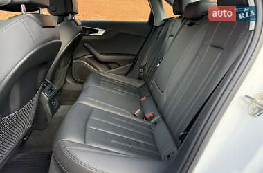 Седан Audi A4 2020 в 