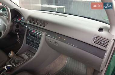 Седан Audi A4 2001 в 