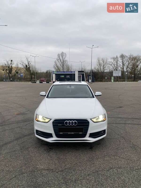 Седан Audi A4 2014 в Киеве