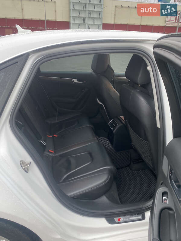 Седан Audi A4 2014 в Киеве