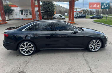Седан Audi A4 2021 в 
