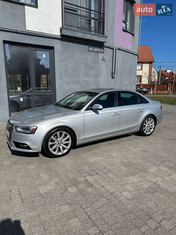 Седан Audi A4 2012 в 