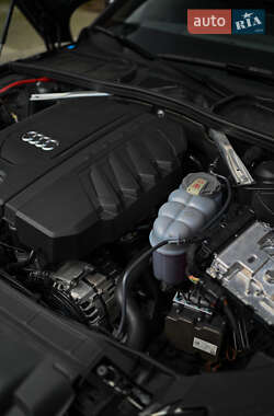 Седан Audi A4 2020 в 