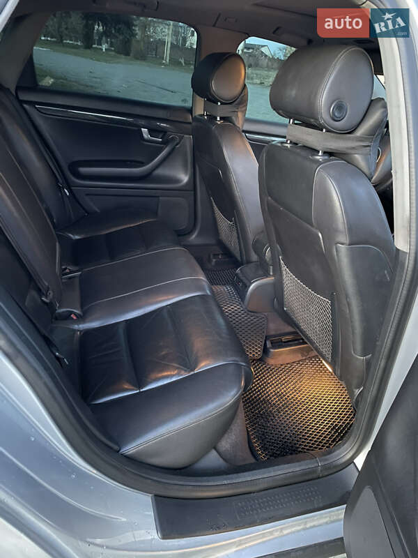 Седан Audi A4 2004 в Дубні