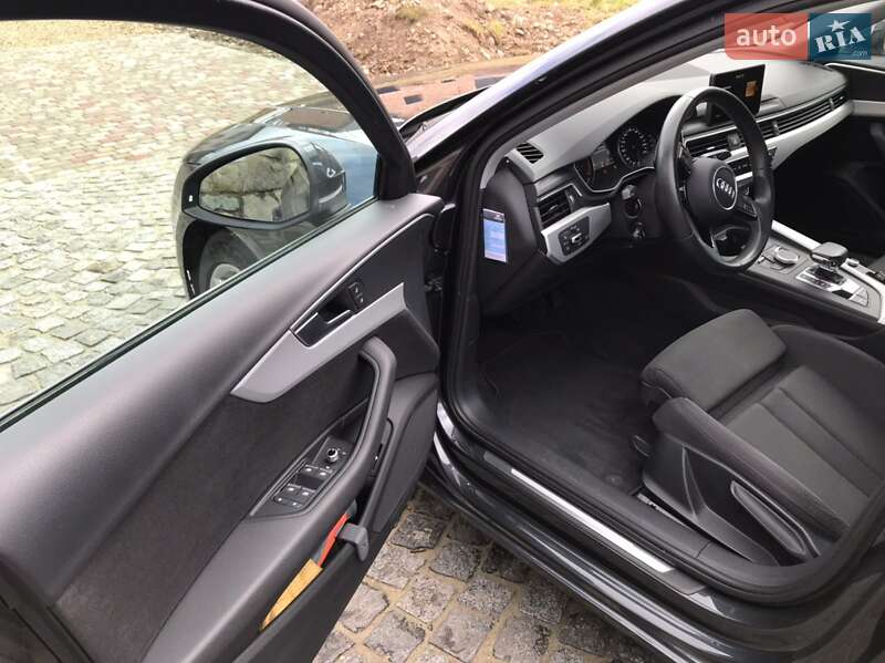 Седан Audi A4 2017 в Ивано-Франковске