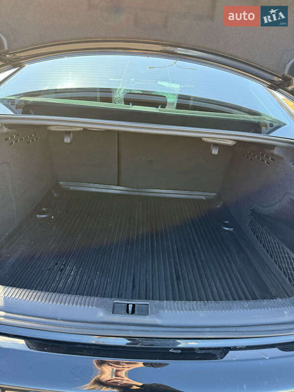 Седан Audi A4 2011 в Луцке
